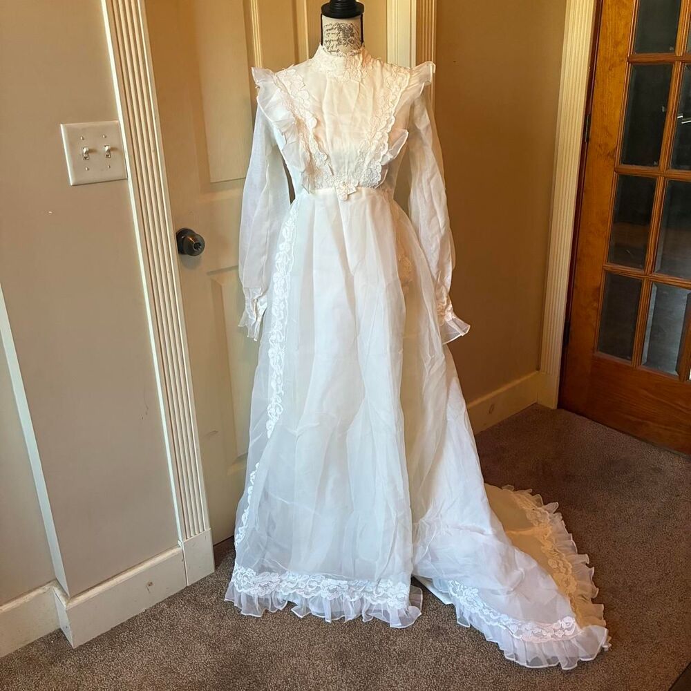 Vtg 70s Union Made Victorian Revival Prairie Mock High Neck Lacy Wedding Gown